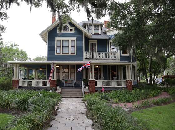 Hoyt House Amelia Island allows check-in for 18 year-old guests