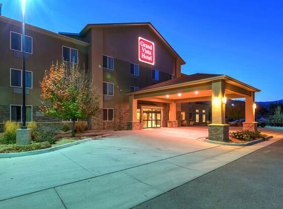 Grand Vista Hotel Parachute allows check-in for 18 year-old guests