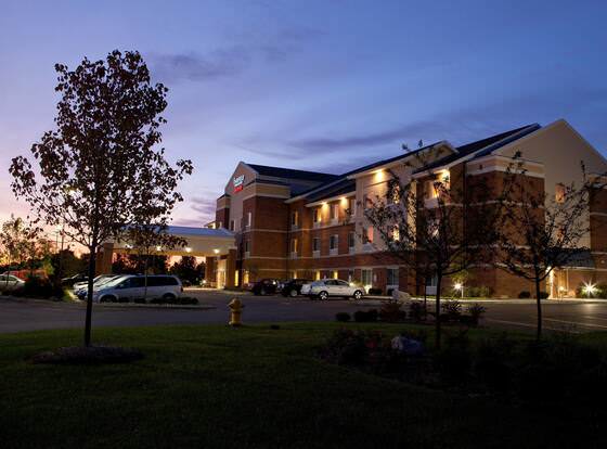Fairfield Inn & Suites Flint Fenton allows check-in for 18 year-old guests
