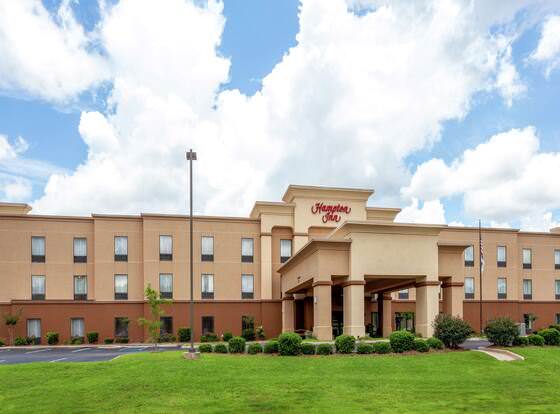 Hampton Inn Ozark allows check-in for 18 year-old guests