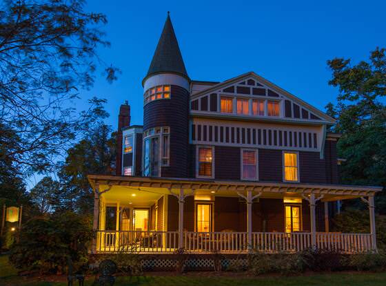 Ivy Lodge Bed & Breakfast allows check-in for 18 year-old guests