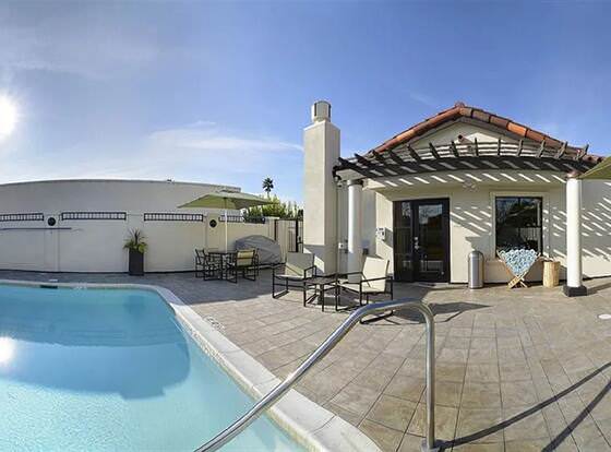 Fairfield Inn & Suites Santa Cruz - Capitola allows check-in for 18 year-old guests