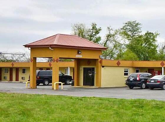 Eagle Inn Charleston allows check-in for 18 year-old guests