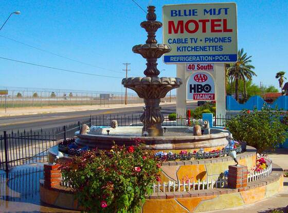 Blue Mist Motel Florence allows check-in for 18 year-old guests