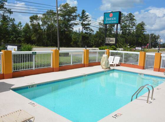 Jameson Inn - Hazlehurst allows check-in for 18 year-old guests