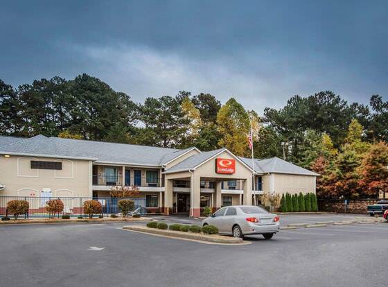 Econo Lodge Villa Rica allows check-in for 18 year-old guests