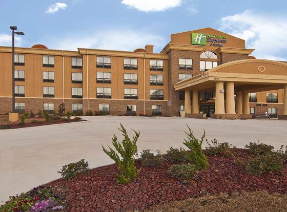 Holiday Inn Express & Suites Jackson / Pearl Intl Airport, an IHG Hotel allows check-in for 18 year-old guests