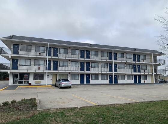 Motel 6 Dayton, OH allows check-in for 18 year-old guests