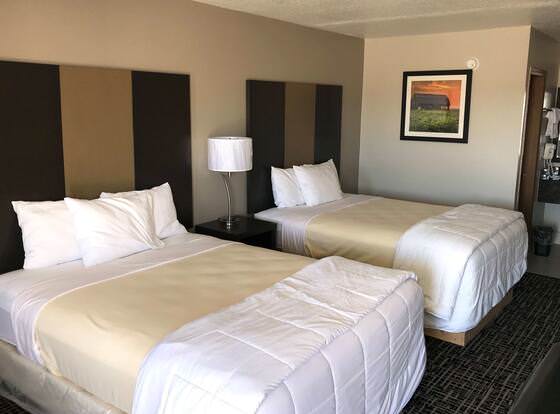 Days Inn by Wyndham Grove allows check-in for 18 year-old guests