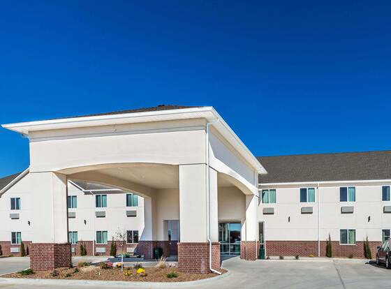 Days Inn & Suites by Wyndham El Dorado allows check-in for 18 year-old guests