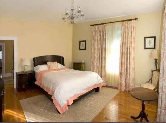 A Kingston Bed & Breakfast allows check-in for 18 year-old guests