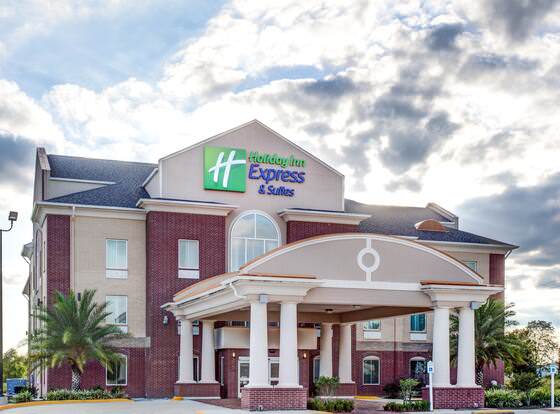 Holiday Inn Express Hotel & Suites Raceland - Highway 90, an IHG Hotel allows check-in for 18 year-old guests