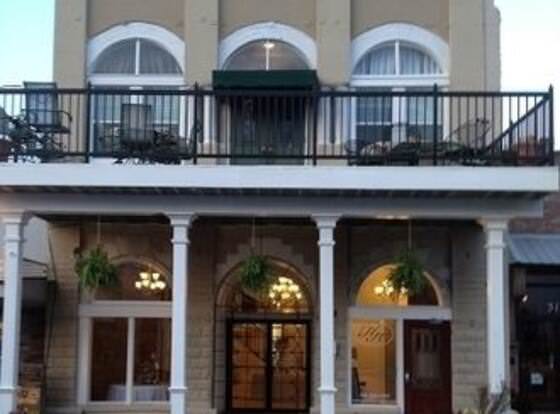 Hamilton House Inn allows check-in for 18 year-old guests