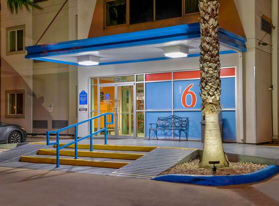 Motel 6 Eagle Pass, TX - Lakeside allows check-in for 18 year-old guests