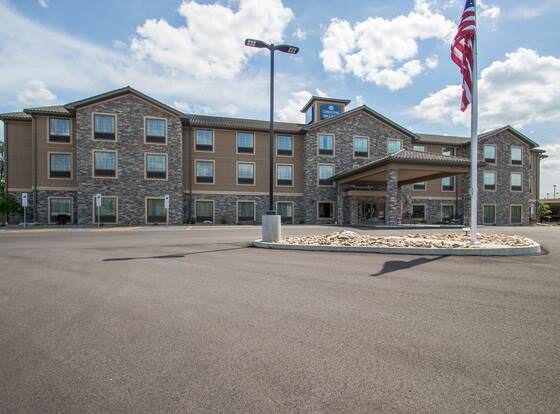 Cobblestone Inn & Suites - St Marys allows check-in for 18 year-old guests
