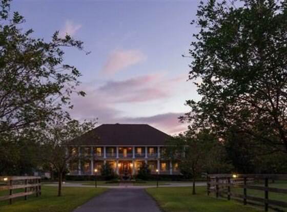 The Horse Stamp Inn Bed & Breakfast allows check-in for 18 year-old guests