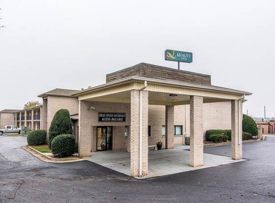 Quality Inn allows check-in for 18 year-old guests