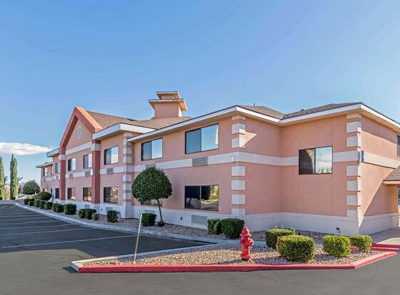 Quality Inn Washington - St George North allows check-in for 18 year-old guests