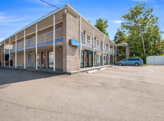 Motel 6 Odenton, MD - Fort Meade allows check-in for 18 year-old guests