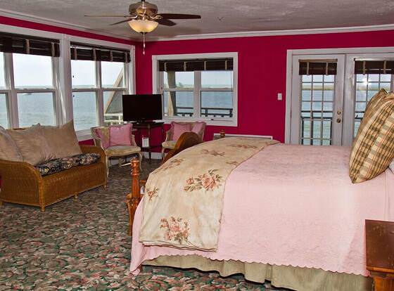 Apalachicola River Inn allows check-in for 18 year-old guests