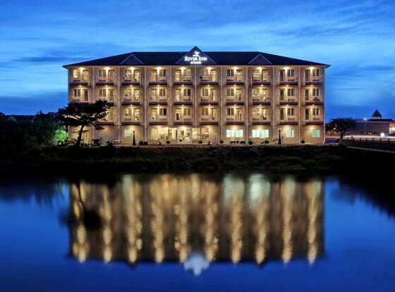 River Inn at Seaside allows check-in for 18 year-old guests