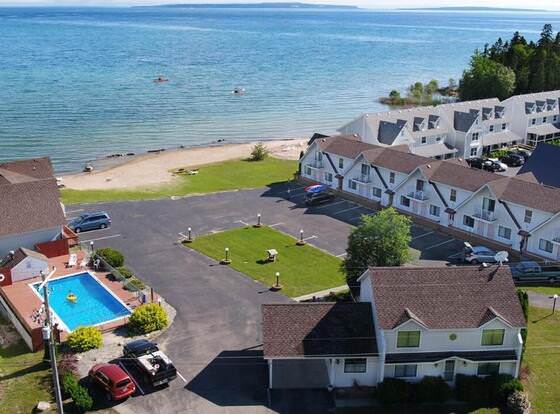 Bridge View Motel & Condo's allows check-in for 18 year-old guests