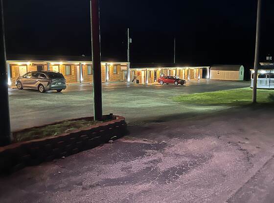 Laci's Country Inn allows check-in for 18 year-old guests