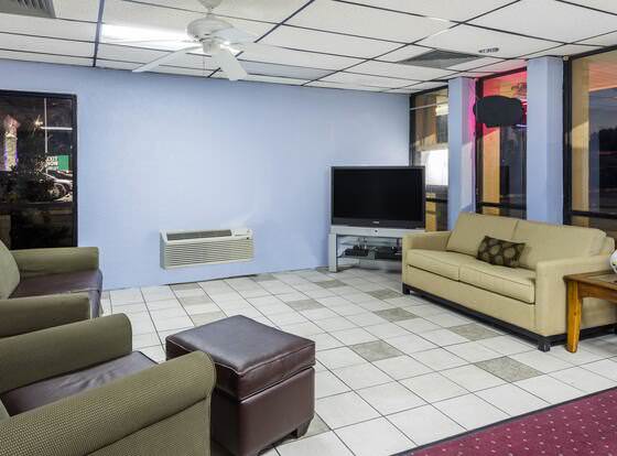 Travelodge by Wyndham Hardeeville allows check-in for 18 year-old guests