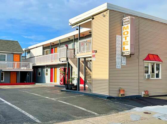Franklin Terrace Motel allows check-in for 18 year-old guests