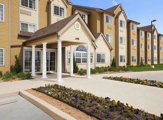 Microtel Inn & Suites by Wyndham Cotulla allows check-in for 18 year-old guests