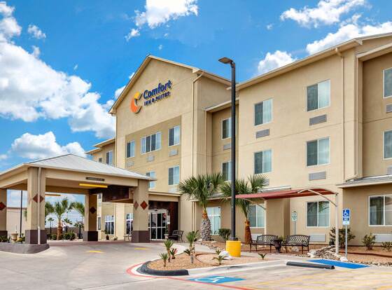 Comfort Inn & Suites Lakeside allows check-in for 18 year-old guests