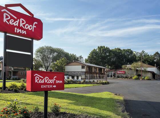 Red Roof Inn Lancaster – Strasburg allows check-in for 18 year-old guests
