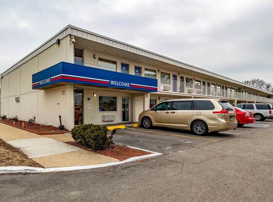 Motel 6 Joliet, IL - I-80 allows check-in for 18 year-old guests