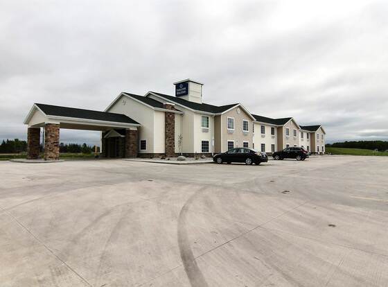 Cobblestone Hotel & Suites - Crookston allows check-in for 18 year-old guests