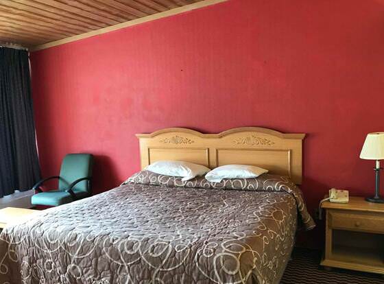 Karakahl Country Inn allows check-in for 18 year-old guests