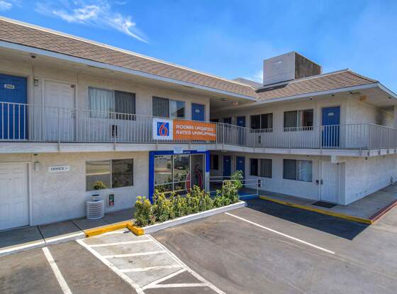 Motel 6 Riverside West - Jurupa Valley allows check-in for 18 year-old guests