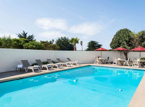 Motel 6 San Simeon, CA - Hearst Castle Area allows check-in for 18 year-old guests