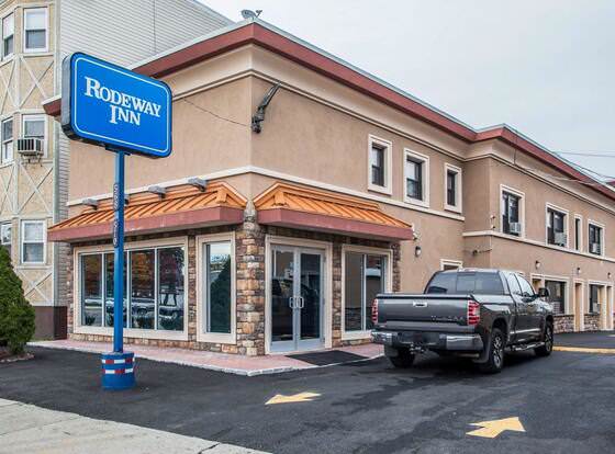 Rodeway Inn allows check-in for 18 year-old guests