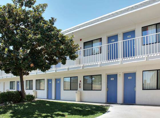 Motel 6 Atascadero, CA allows check-in for 18 year-old guests