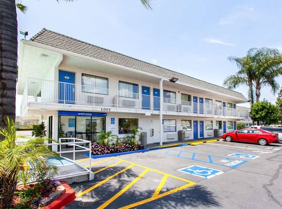 Motel 6 Rosemead, CA - Los Angeles allows check-in for 18 year-old guests