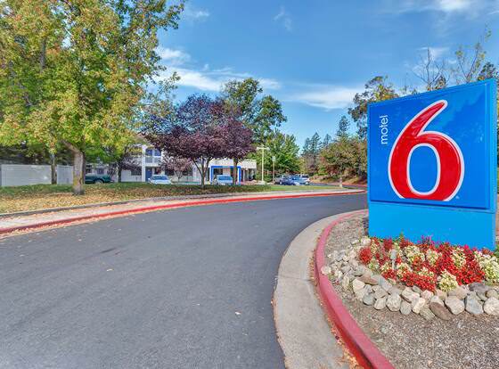 Motel 6 Santa Rosa, CA - North allows check-in for 18 year-old guests