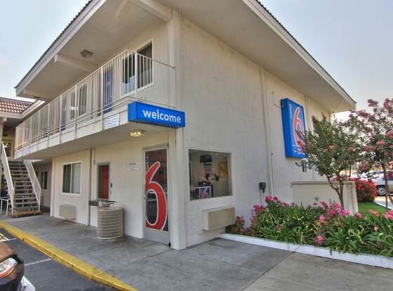 Motel 6 Sacramento, CA - Old Sacramento North allows check-in for 18 year-old guests