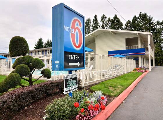 Motel 6 Tumwater, WA - Olympia allows check-in for 18 year-old guests