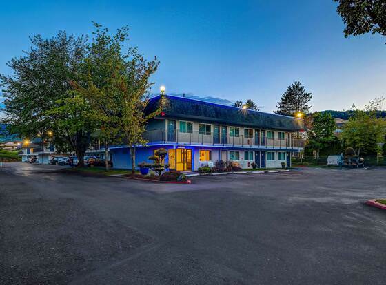 Motel 6 Issaquah, WA - Seattle - East allows check-in for 18 year-old guests