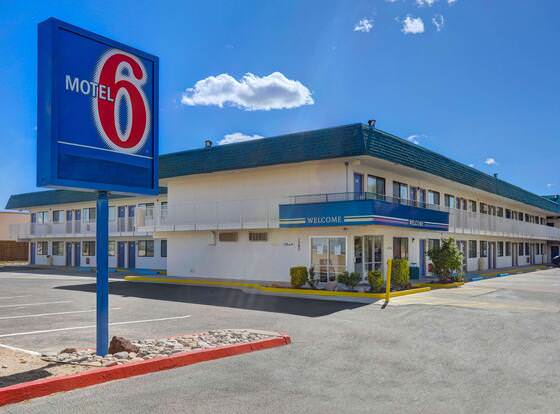 Motel 6 Grants, NM allows check-in for 18 year-old guests