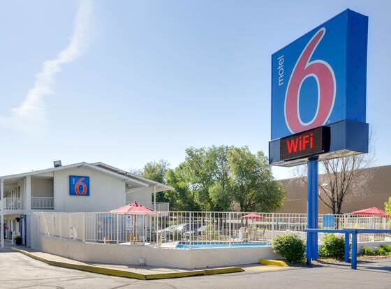 Motel 6 Lakewood, CO - Denver allows check-in for 18 year-old guests