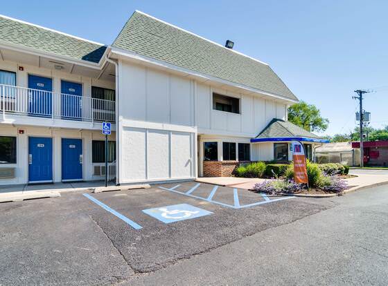 Motel 6 Schiller Park, IL - Chicago O'Hare allows check-in for 18 year-old guests