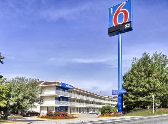 Motel 6 New Cumberland, PA - Harrisburg - Hershey South allows check-in for 18 year-old guests
