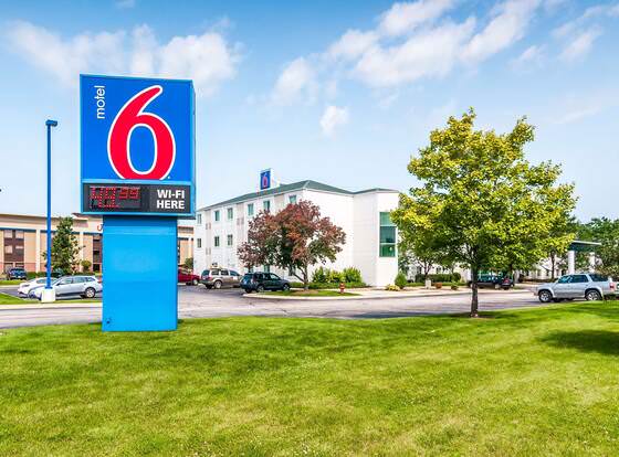 Motel 6 Joliet, IL - Chicago - I-55 allows check-in for 18 year-old guests