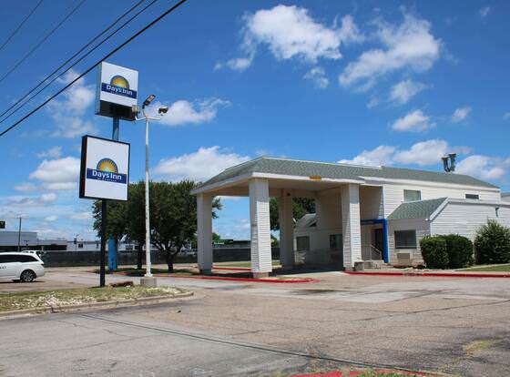 Days Inn by Wyndham Waco University Area allows check-in for 18 year-old guests